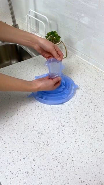 老婆買的這個(gè)保鮮蓋不錯(cuò),食品硅膠材質(zhì),干凈衛(wèi)生無(wú)異味